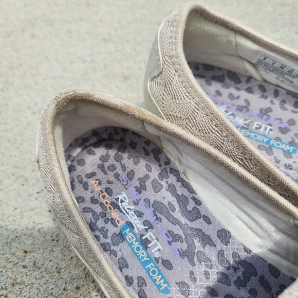 Sketchers Over Lace Relaxed fit air-cooled memory foam slip on sneakers size 8 - Picture 7 of 7